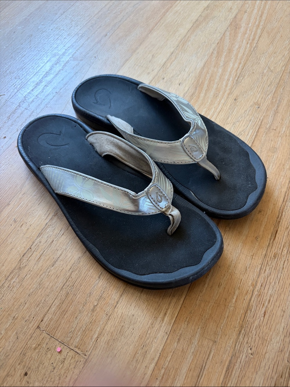 Olukai ohana sandals flip flops women’s size 8